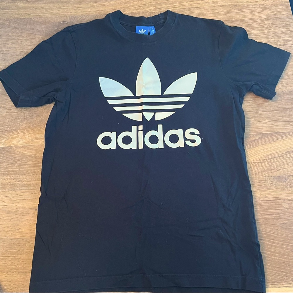 Men’s classic Adidas trefoil tee